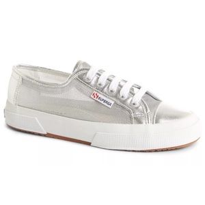 NEW IN BOX!!! Superga Silver Mesh Sneaker. 8M.
